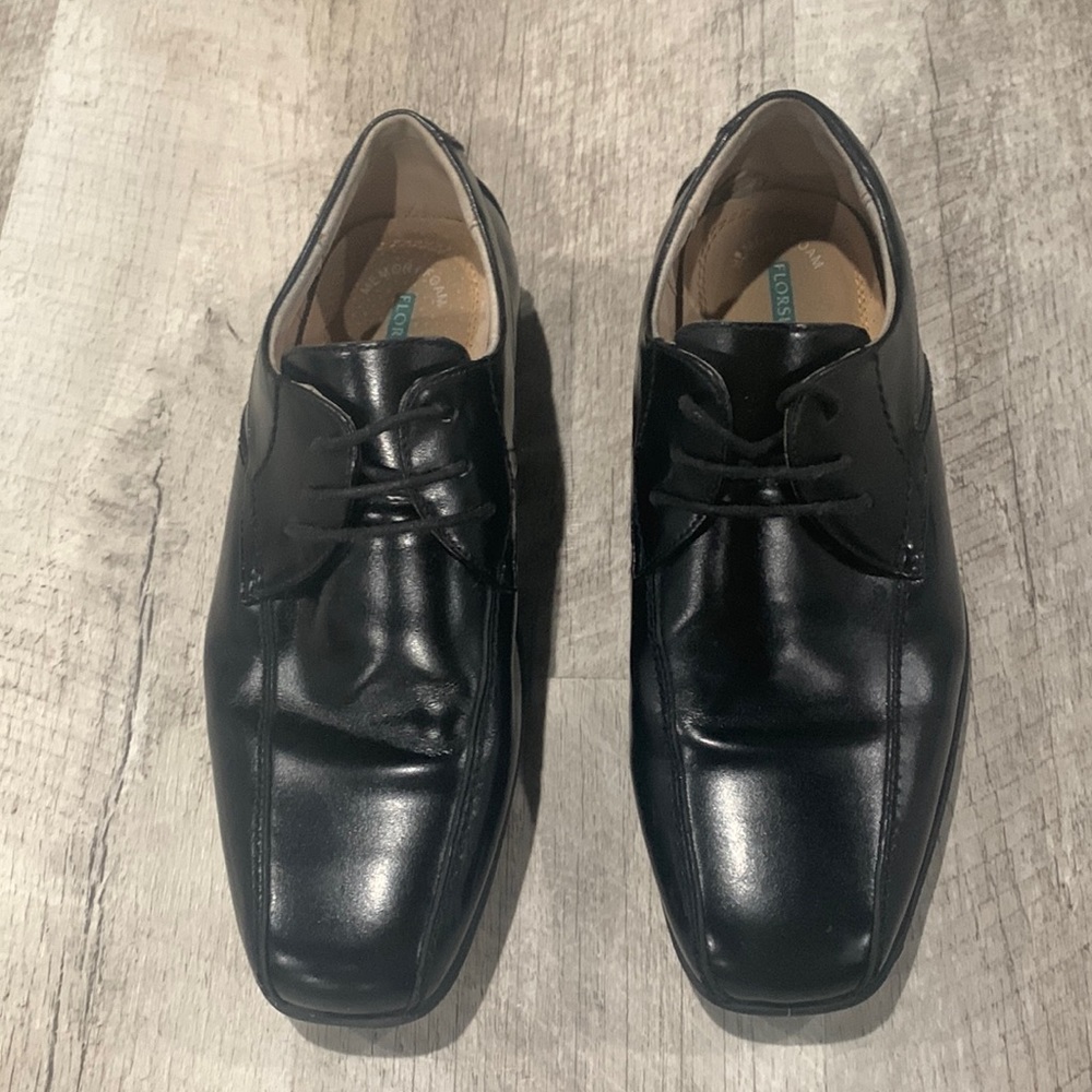 Boys size 6 dress shoe